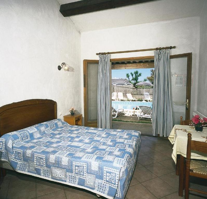 Auberge De La Fadaise Saintes-Maries-de-la-Mer Rum bild