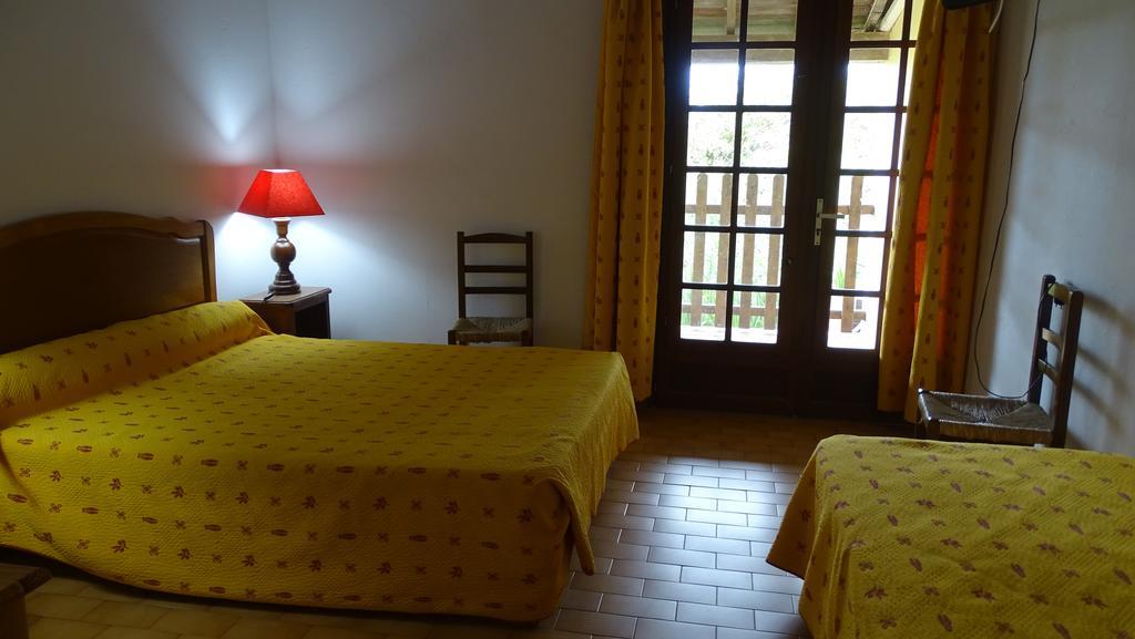 Auberge De La Fadaise Saintes-Maries-de-la-Mer Rum bild