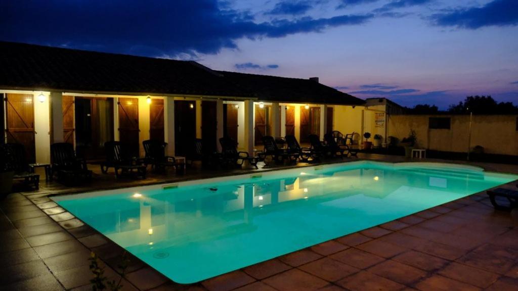 Auberge De La Fadaise Saintes-Maries-de-la-Mer Exteriör bild